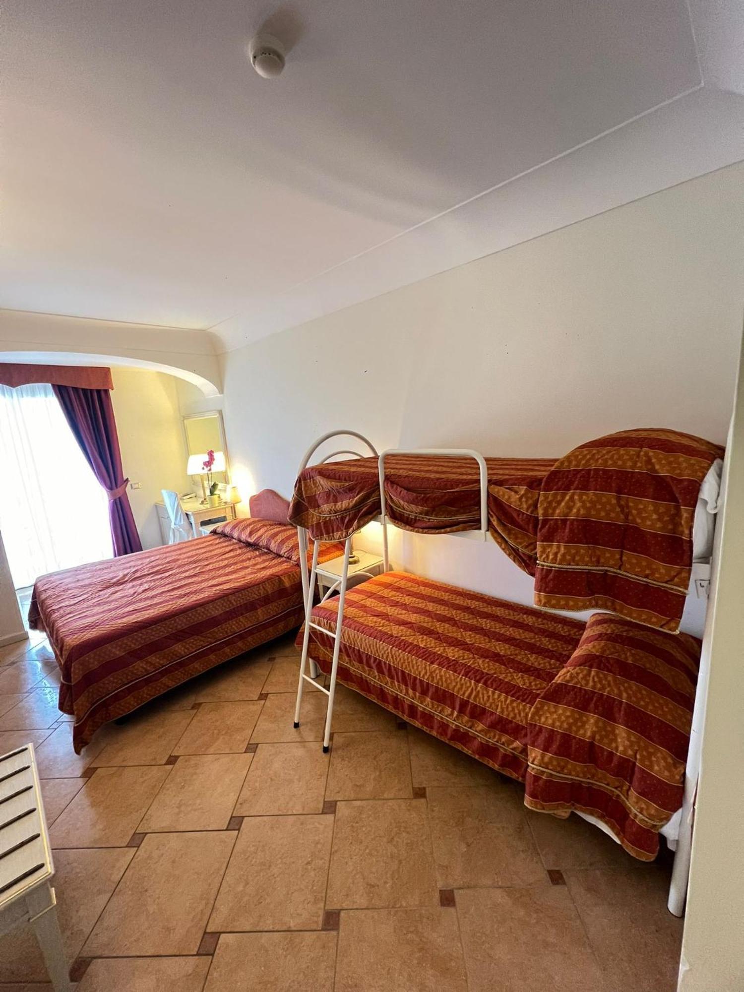 Hotel La Vue D'Or Сорренто Экстерьер фото